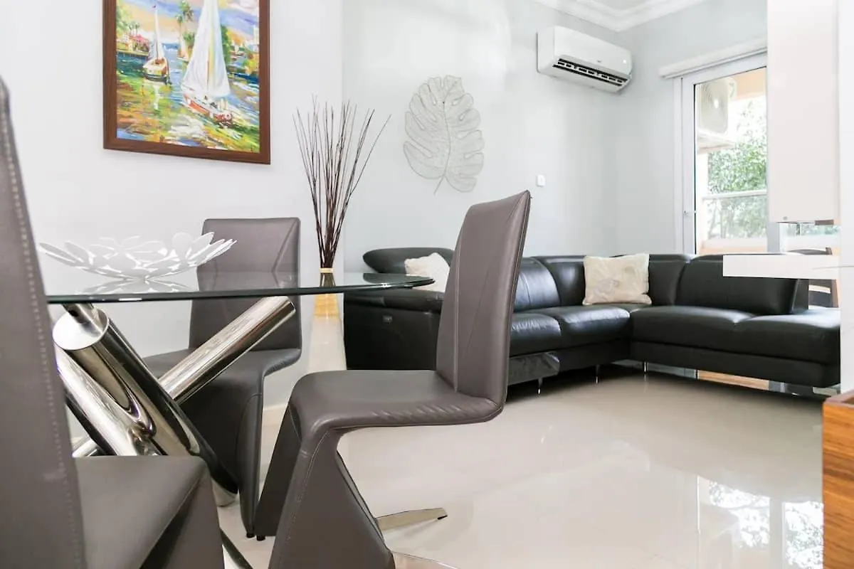 The Hamptons @ Fairway New Kingston Apartment